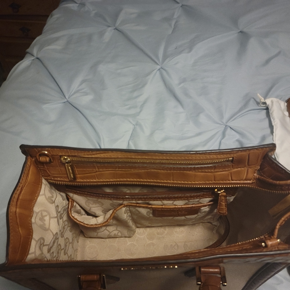 Purse - Picture 4 of 4